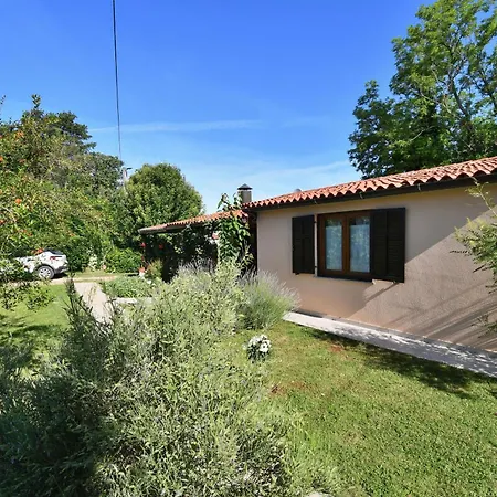 Semesterbostad House Ariella *